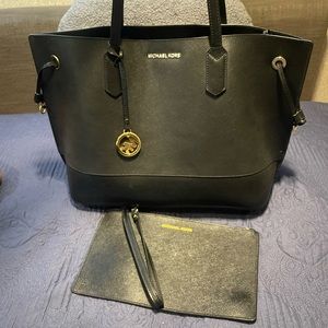 Michael Kors Tote & wristlet